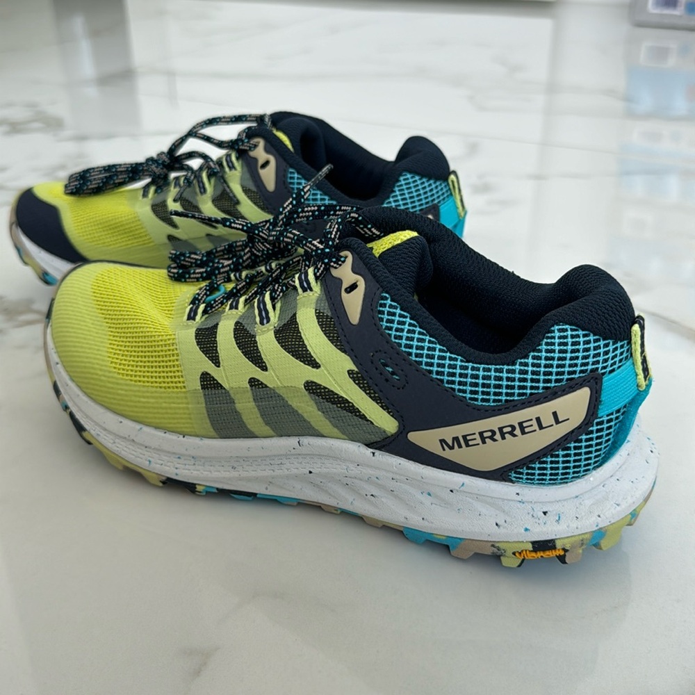 Trail running shoes